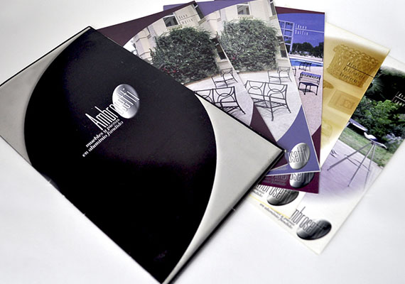 Producción de carpeta y flyers interiores, para muebles y piezas en aluminio fundido.