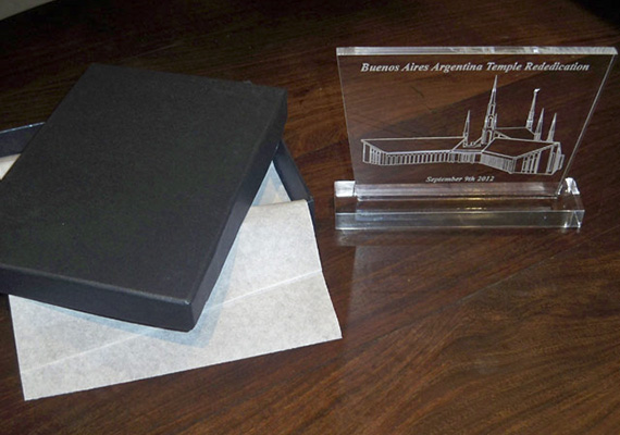 Desarrollo de acrílico para obsequio. La Iglesia de Jesucristo de los Santos de los Últimos Días.