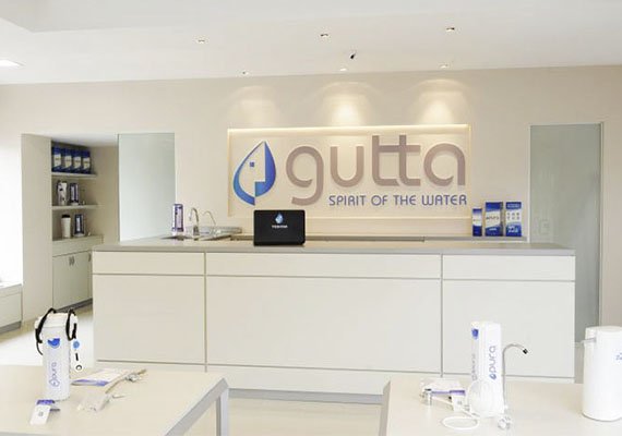 Diseño exterior e interior de local Gutta (franquicias de Pura Spirit of the Water). Desarrollo de isologo, gráficas internas, marquesina, gigantografías para exteriores, folletos, etiquetas, banners, etc.